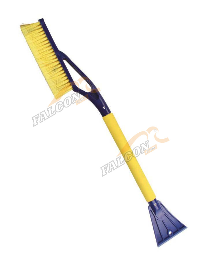 Щетка для снега со скребком средняя 69 см (Goodyear)  VB03 GY000203